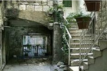 Croaţia Privát Komiža, Exteriorul